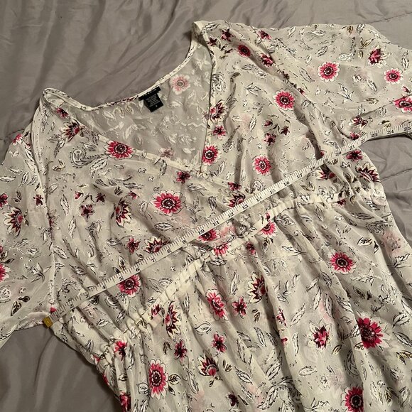 Torrid Size 3 White Floral Flutter Short Sheer Blouse - Picture 5 of 6